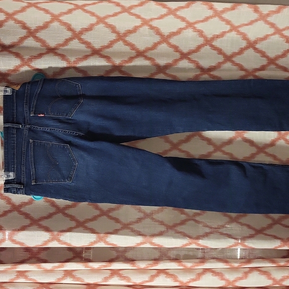 Women's Slim Levis - Picture 4 of 4